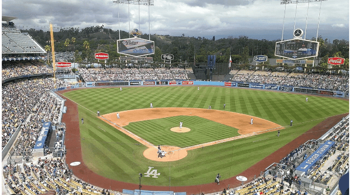 dodger stadium capacity