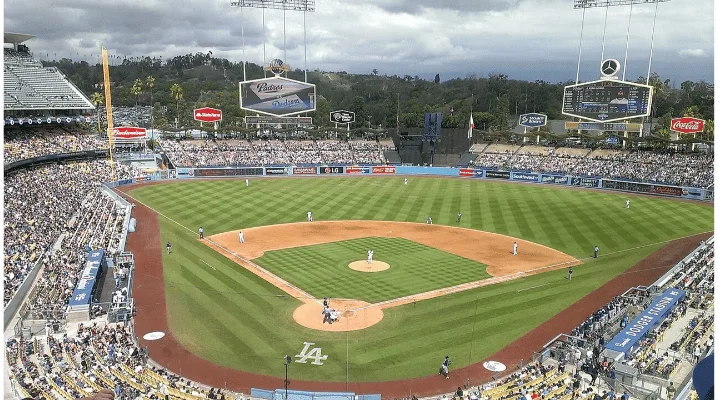 dodger stadium capacity